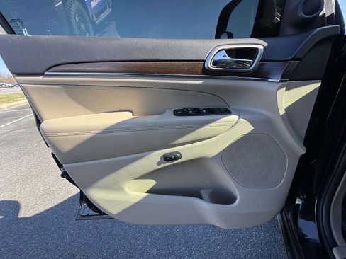 Used 2015 Jeep Grand Cherokee Limited image 26
