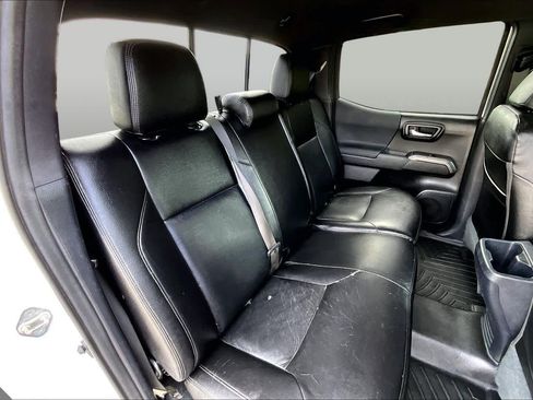 Used 2019 Toyota Tacoma TRD Sport w/ Technology Package AWD/4WD image 19
