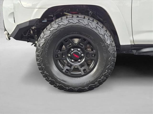 Used 2022 Toyota 4Runner TRD Off-Road Premium AWD/4WD image 22