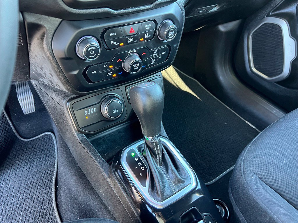 Used 2021 Jeep Renegade Latitude w/ Luxury Group II AWD/4WD image 33