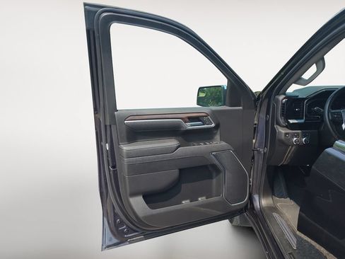 Used 2025 GMC Sierra 1500 SLT AWD/4WD image 23