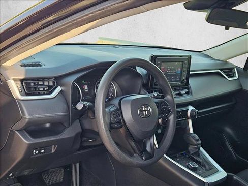 Used 2022 Toyota RAV4 LE AWD/4WD image 10