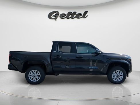 Used 2025 Toyota Tacoma SR5 image 9