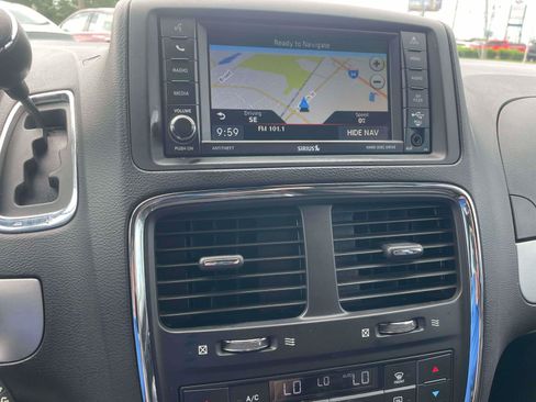 Used 2017 Dodge Grand Caravan GT FWD image 9