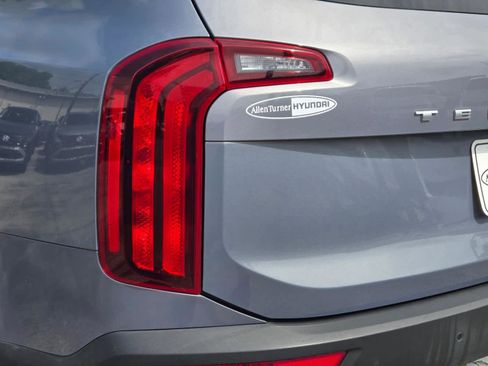 Used 2022 Kia Telluride S FWD image 7