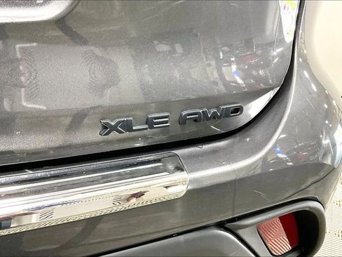 Used 2022 Toyota Highlander XLE image 14