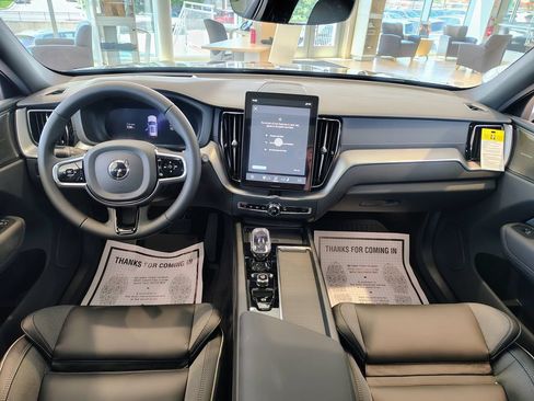 New 2026 Volvo XC60 T8 Ultra w/ Climate Package AWD/4WD image 18