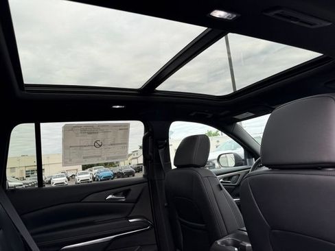 New 2026 Chevrolet Traverse LT w/ Sun and Wheel Package FWD image 13
