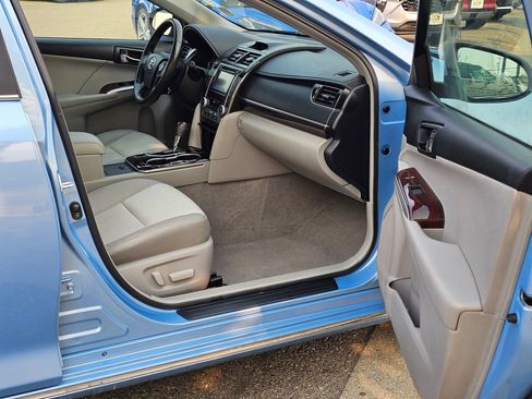 Used 2012 Toyota Camry XLE w/ Leather Pkg FWD image 13