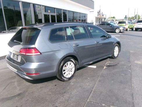 Used 2019 Volkswagen Golf S FWD image 3