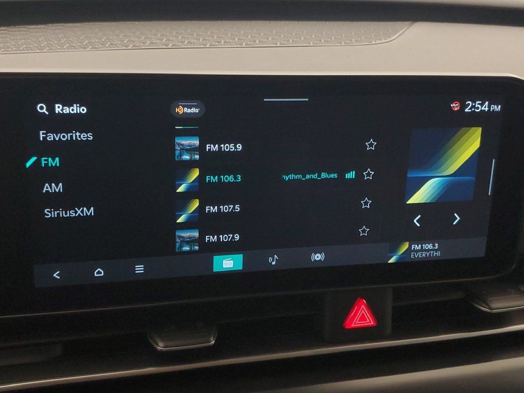Used 2025 Kia Carnival FWD image 18