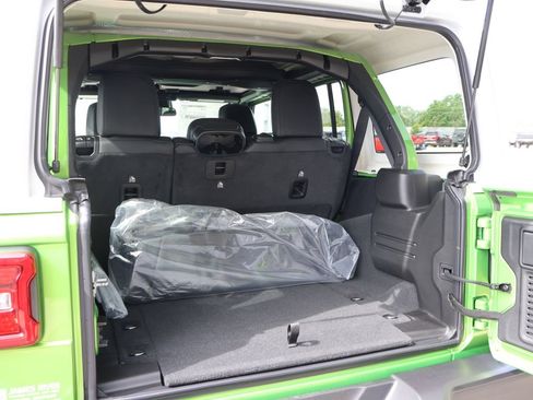 New 2026 Jeep Wrangler Unlimited Rubicon AWD/4WD image 15