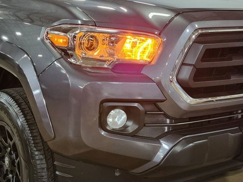Used 2020 Toyota Tacoma SR5 image 13