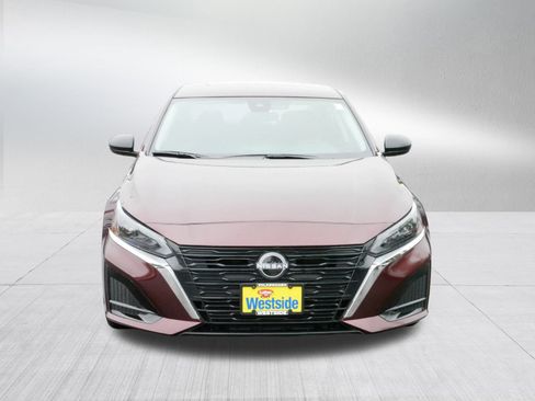 Used 2025 Nissan Altima 2.5 SV image 2
