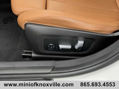 Used 2023 BMW 330i xDrive Sedan w/ Premium Package image 11