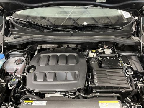 Used 2025 Volkswagen Tiguan S image 34