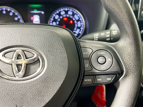 Used 2020 Toyota RAV4 LE image 19