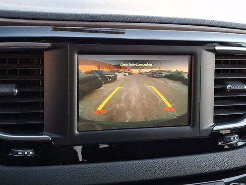 Used 2023 Chrysler Voyager LX image 18