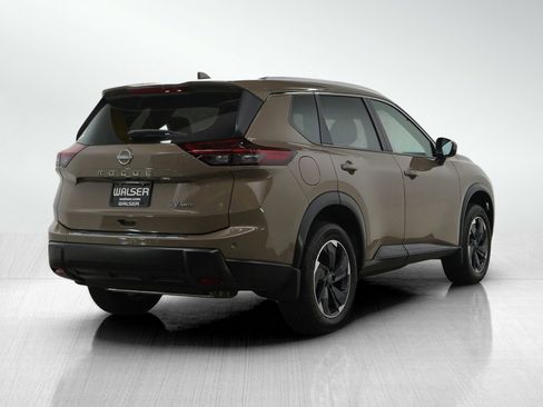 Used 2024 Nissan Rogue SV w/ SV Premium Package image 5