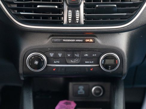 Used 2020 Ford Escape SE image 29