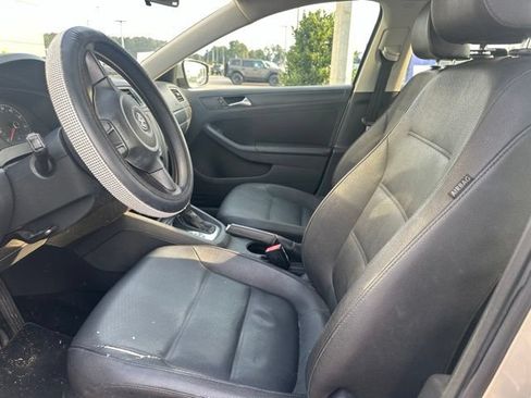 Used 2011 Volkswagen Jetta SE FWD image 15