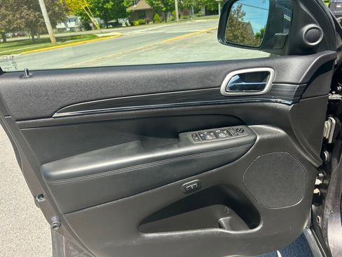 Used 2021 Jeep Grand Cherokee Limited image 14