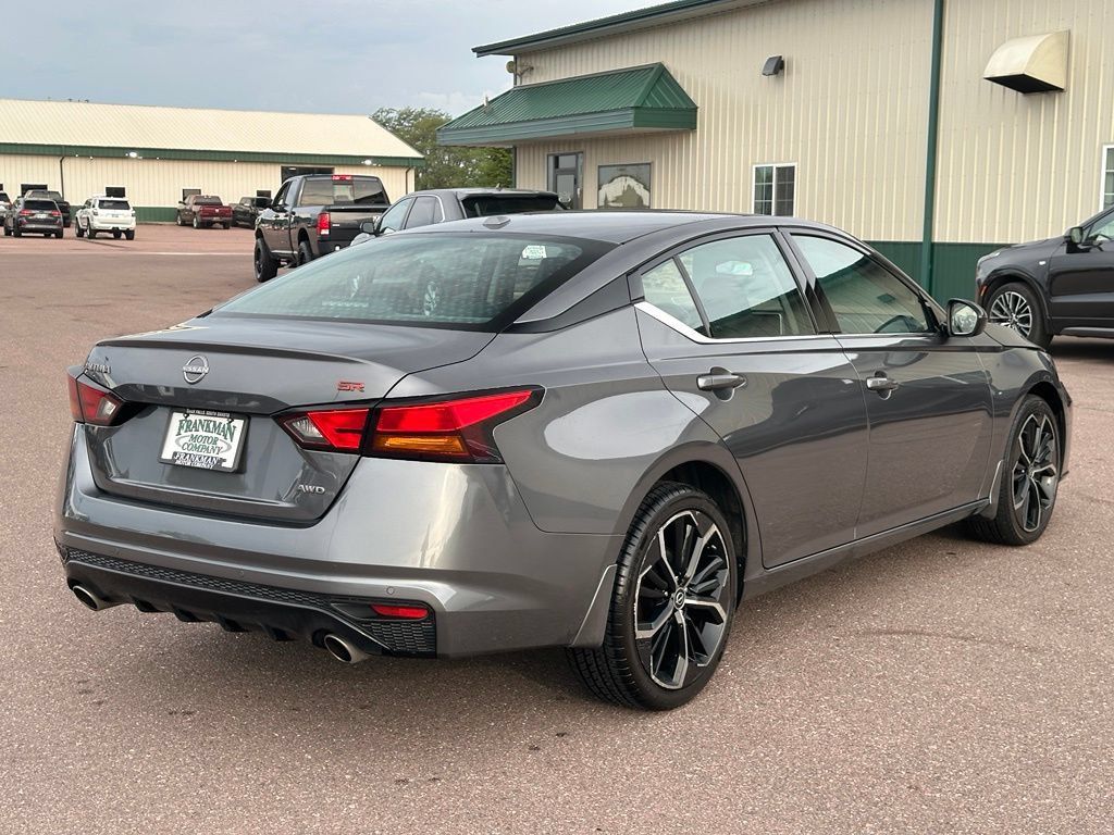 Used 2024 Nissan Altima 2.5 SR AWD/4WD image 6