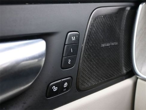 Used 2023 Volvo XC60 B5 Plus w/ Protection Package Premier image 29