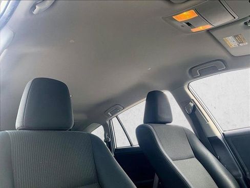 Used 2018 Toyota RAV4 LE FWD image 17