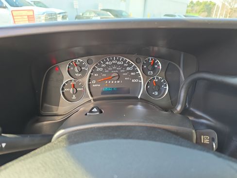 Used 2018 Chevrolet Express 3500 w/ Power Convenience Package image 20