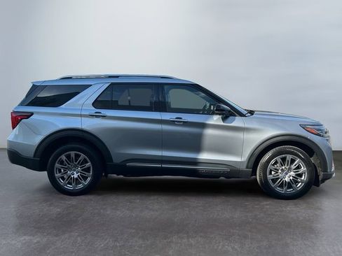 Used 2025 Ford Explorer Platinum image 6