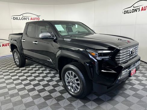 Used 2025 Toyota Tacoma Limited AWD/4WD image 10