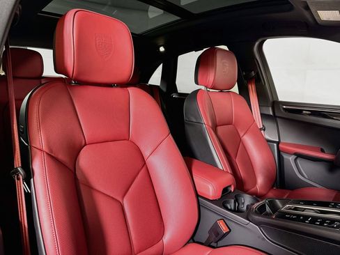 Certified 2026 Porsche Macan Turbo AWD/4WD image 18