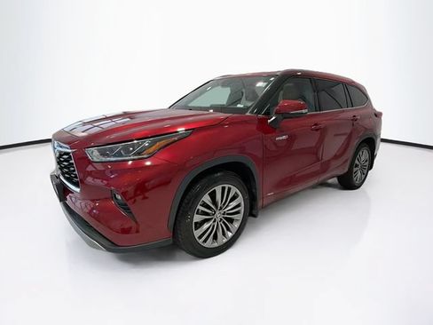 Used 2020 Toyota Highlander Platinum AWD/4WD image 3