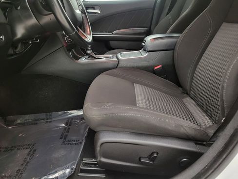 Used 2023 Dodge Charger SXT image 3