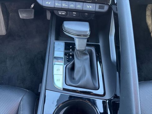 Used 2025 Hyundai Elantra Limited image 45