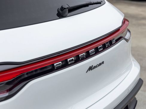Certified 2026 Porsche Macan AWD/4WD image 19