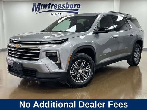 Used 2024 Chevrolet Traverse LT AWD/4WD image 1