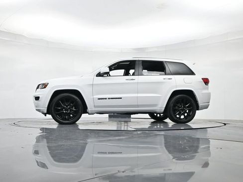 Used 2020 Jeep Grand Cherokee Altitude image 37