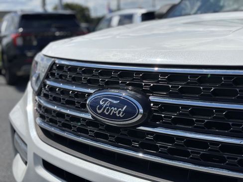 Used 2020 Ford Explorer XLT w/ Equipment Group 202A AWD/4WD image 4