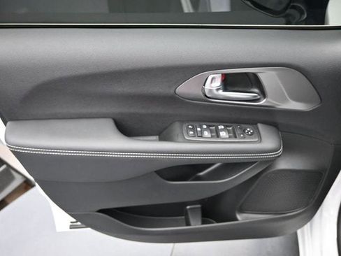 New 2025 Chrysler Voyager LX image 12