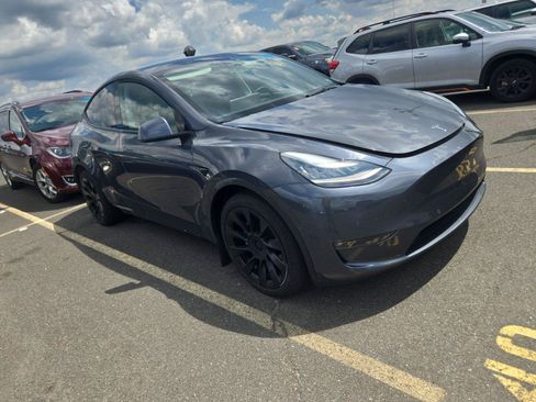 Used 2021 Tesla Model Y Long Range AWD/4WD image 2