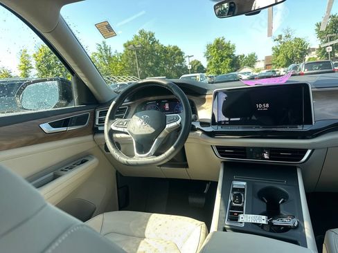 Used 2026 Volkswagen Atlas SE FWD image 15