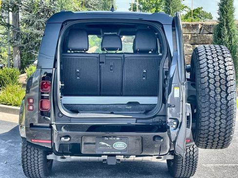 Certified 2023 Land Rover Defender 90 X-Dynamic SE AWD/4WD image 19