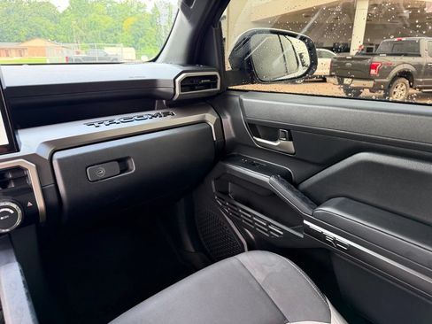 Used 2025 Toyota Tacoma TRD Off-Road AWD/4WD image 33