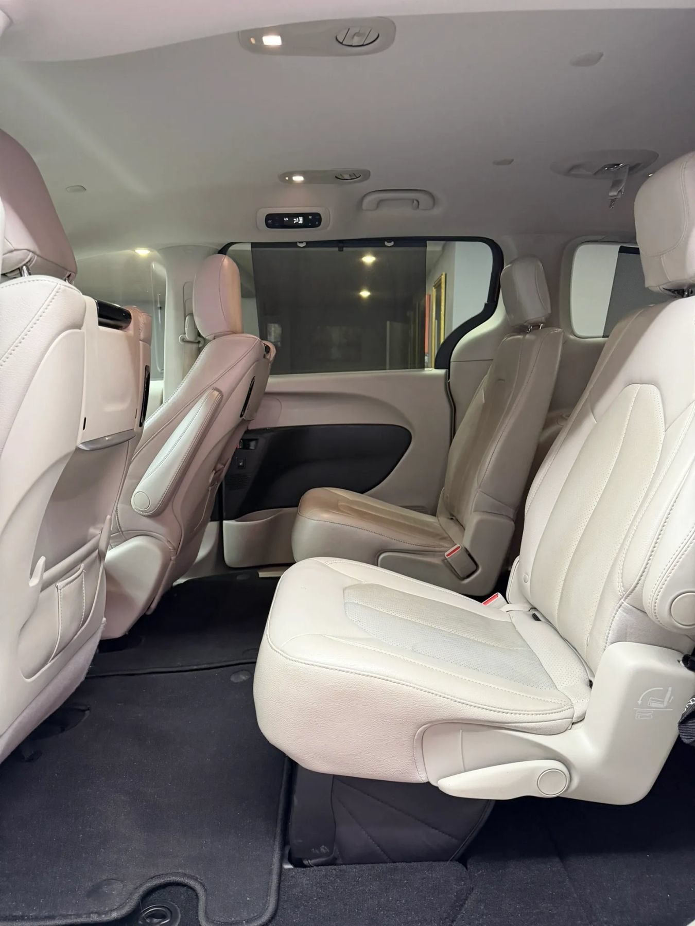 Used 2018 Chrysler Pacifica Touring-L Plus w/ Advanced Safetytec Group FWD image 26