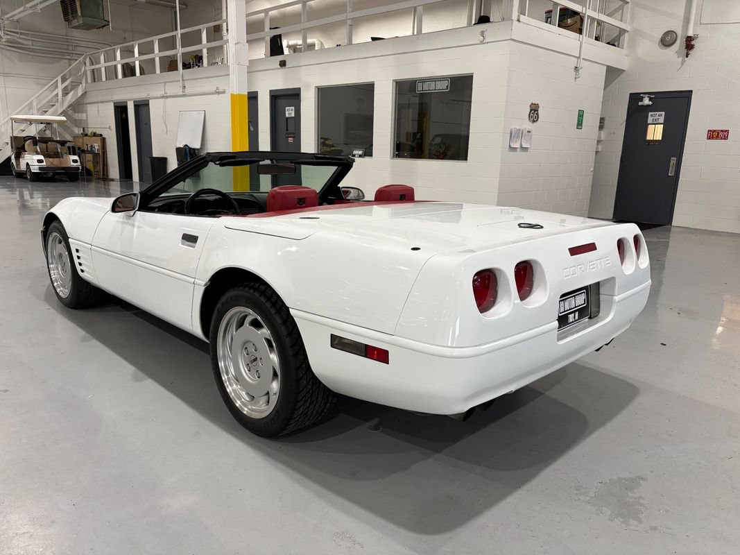 Used 1991 Chevrolet Corvette Convertible RWD image 12