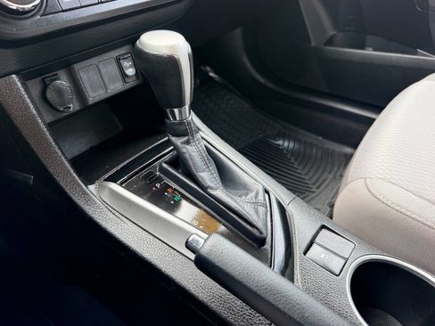 Used 2015 Toyota Corolla LE FWD image 39