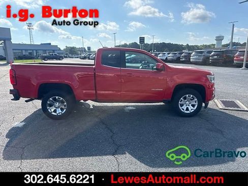 Used 2018 Chevrolet Colorado LT w/ LT Convenience Package RWD image 2