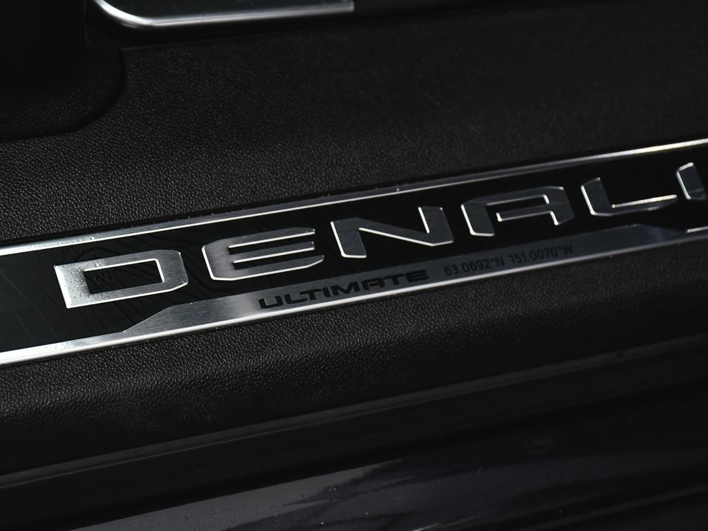 Used 2025 GMC Yukon XL Denali Ultimate AWD/4WD image 15